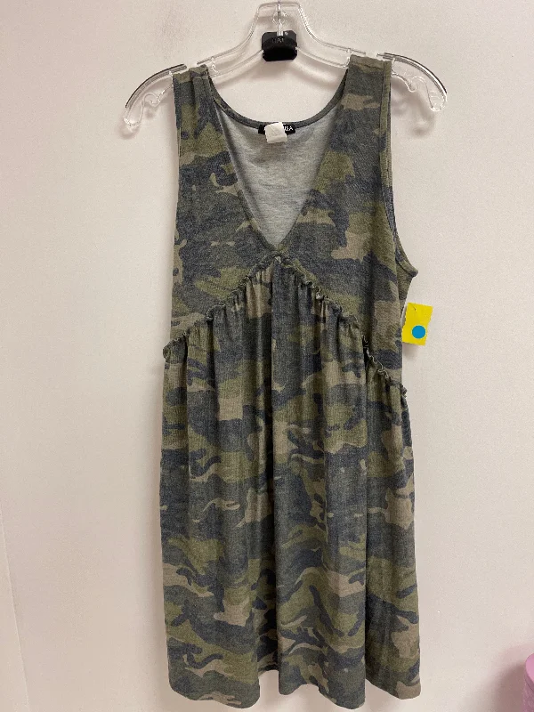 Dress Casual Short By Heimish Usa In Camouflage Print, Size: L