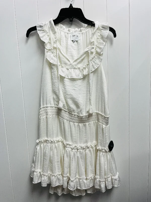 Dress Party Short By Clothes Mentor In White, Size: Xs